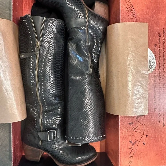 Freebird Carson Black Snake Textured Heeled Boots - Picture 7 of 11